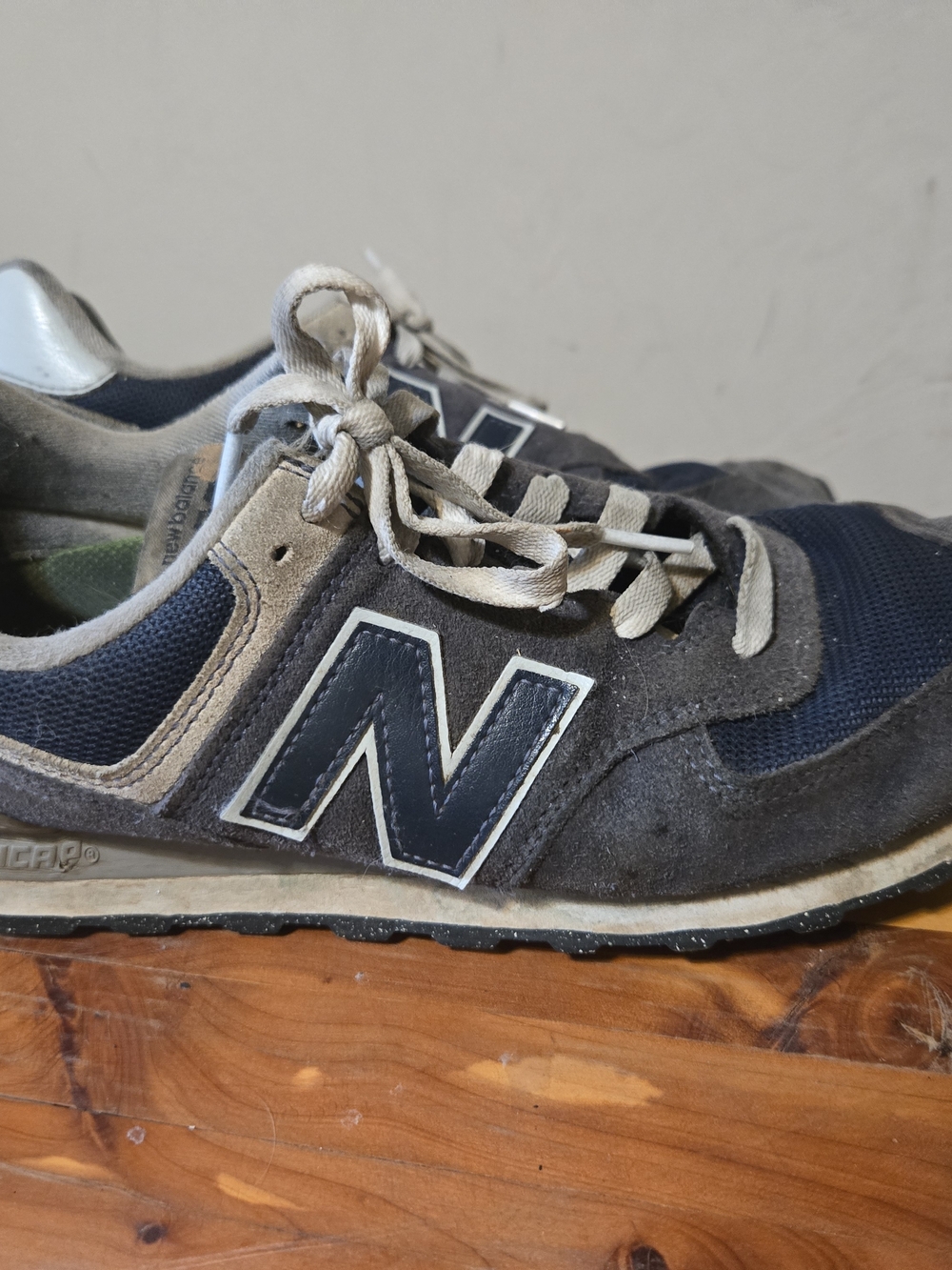 New Balance Women’s Navy and Gray Retro Running Sneaker. Size 10